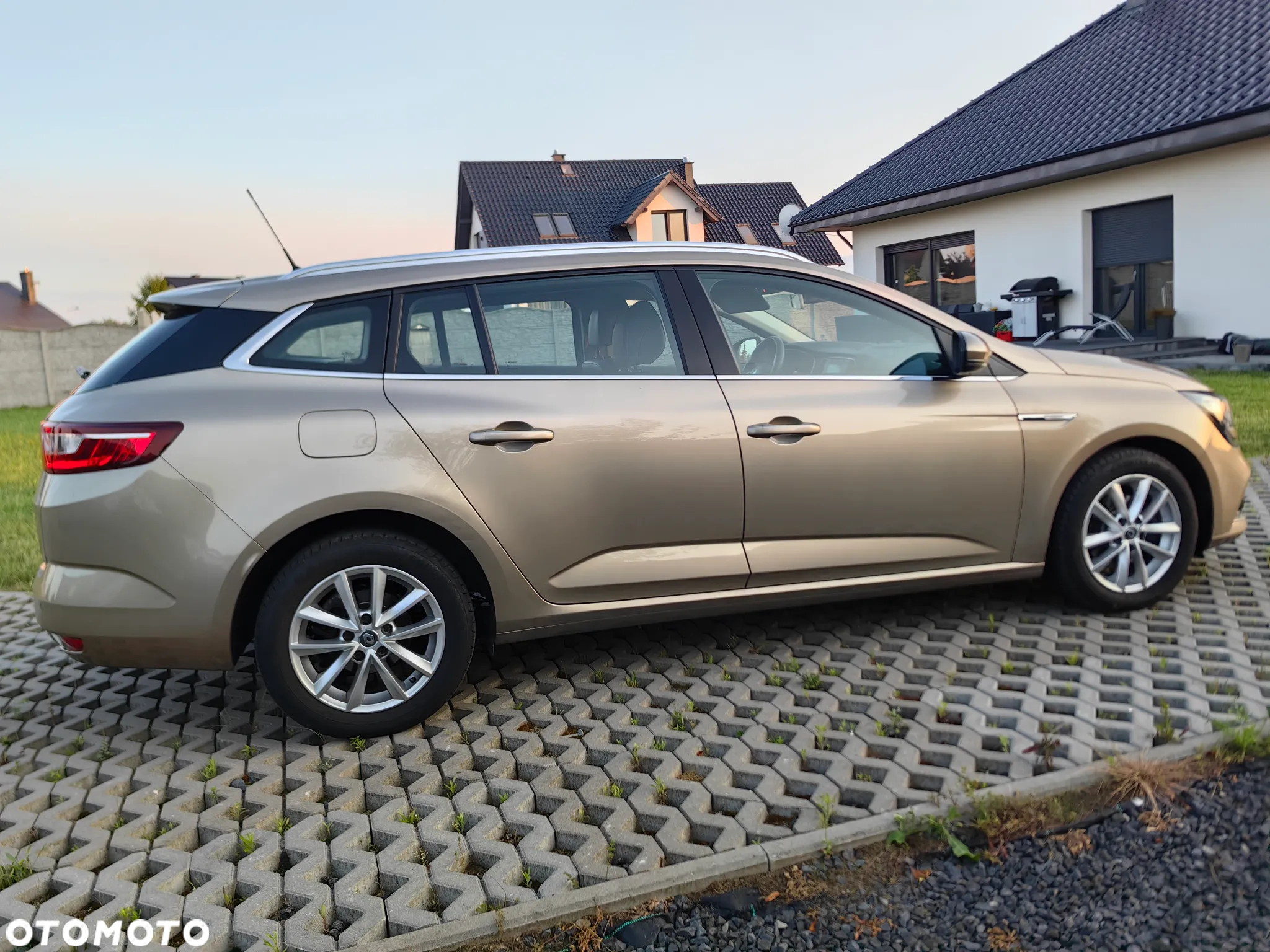 Renault Megane ENERGY TCe 130 EDC INTENS - 27