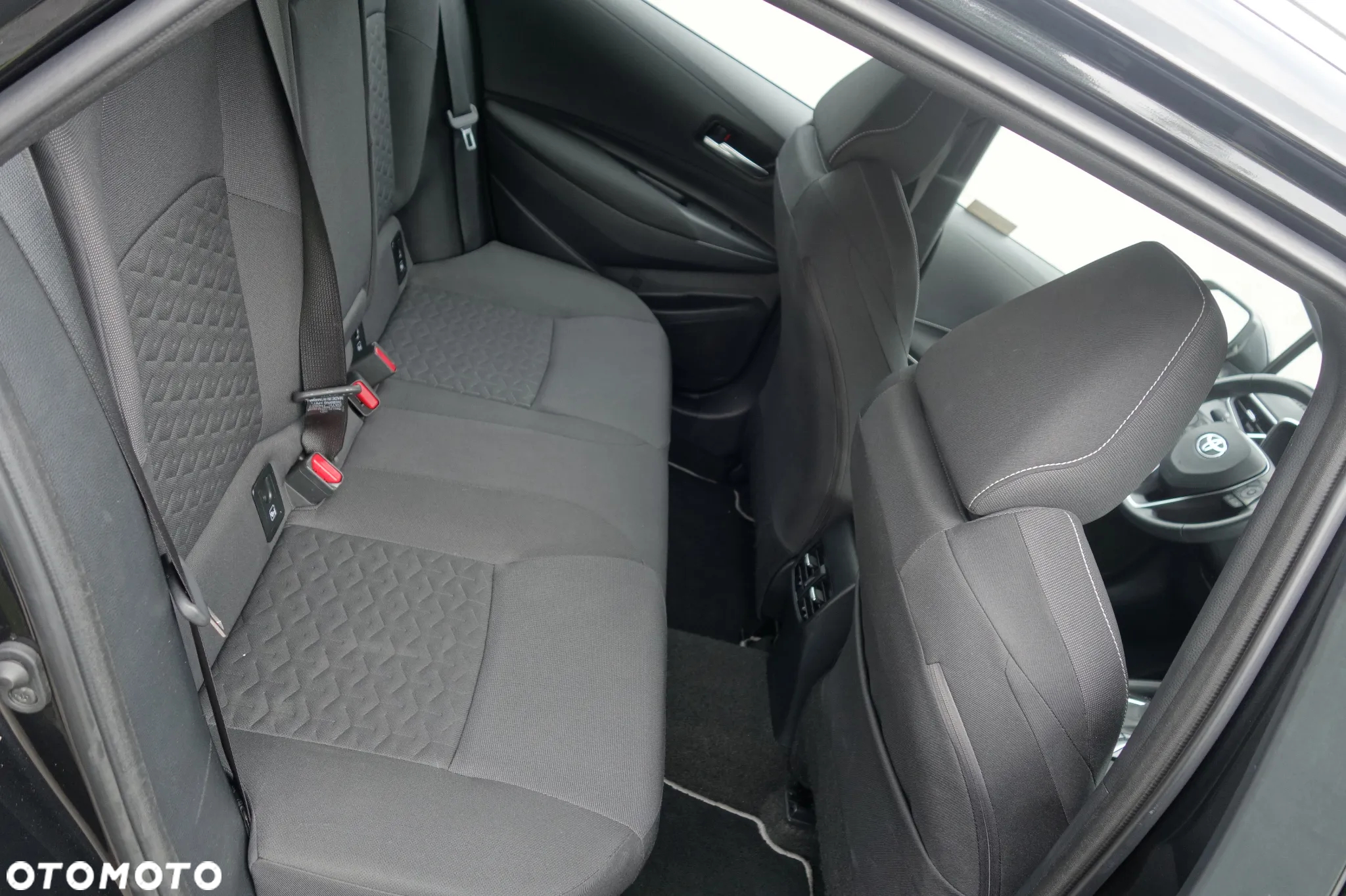 Toyota Corolla 2.0 Hybrid Comfort - 12
