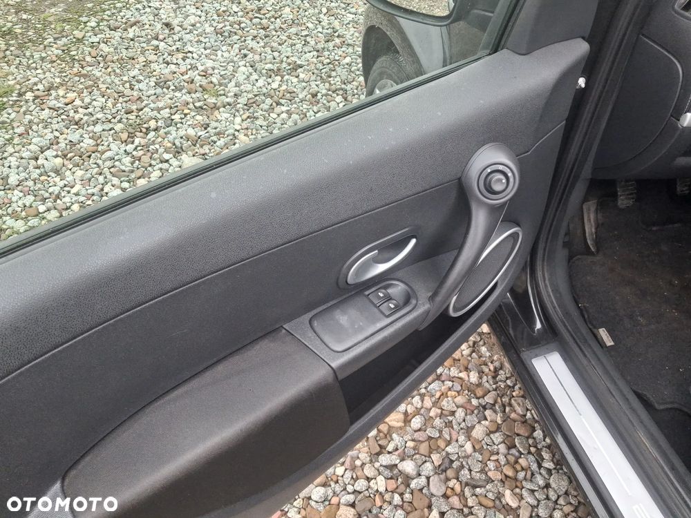 Renault Clio 1.2 16V 75 TomTom Edition - 10