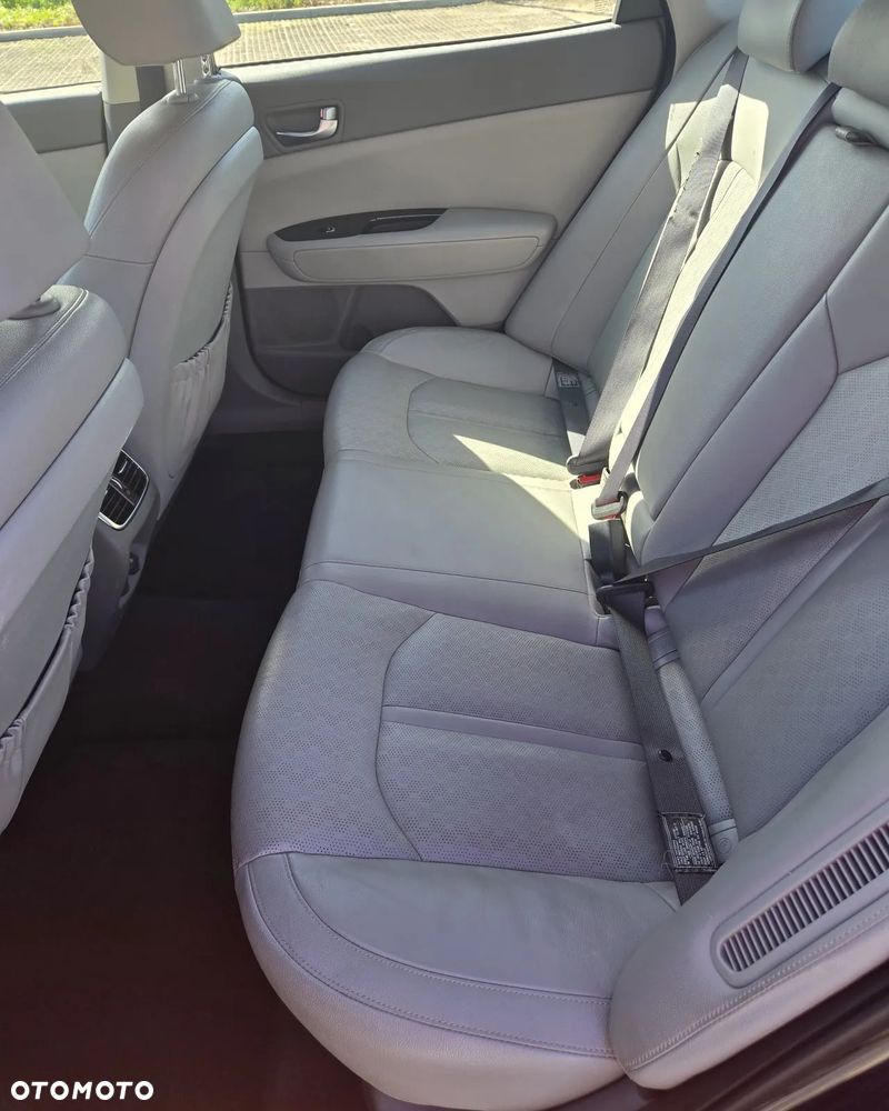 Kia Optima Plug-in Hybrid - 11