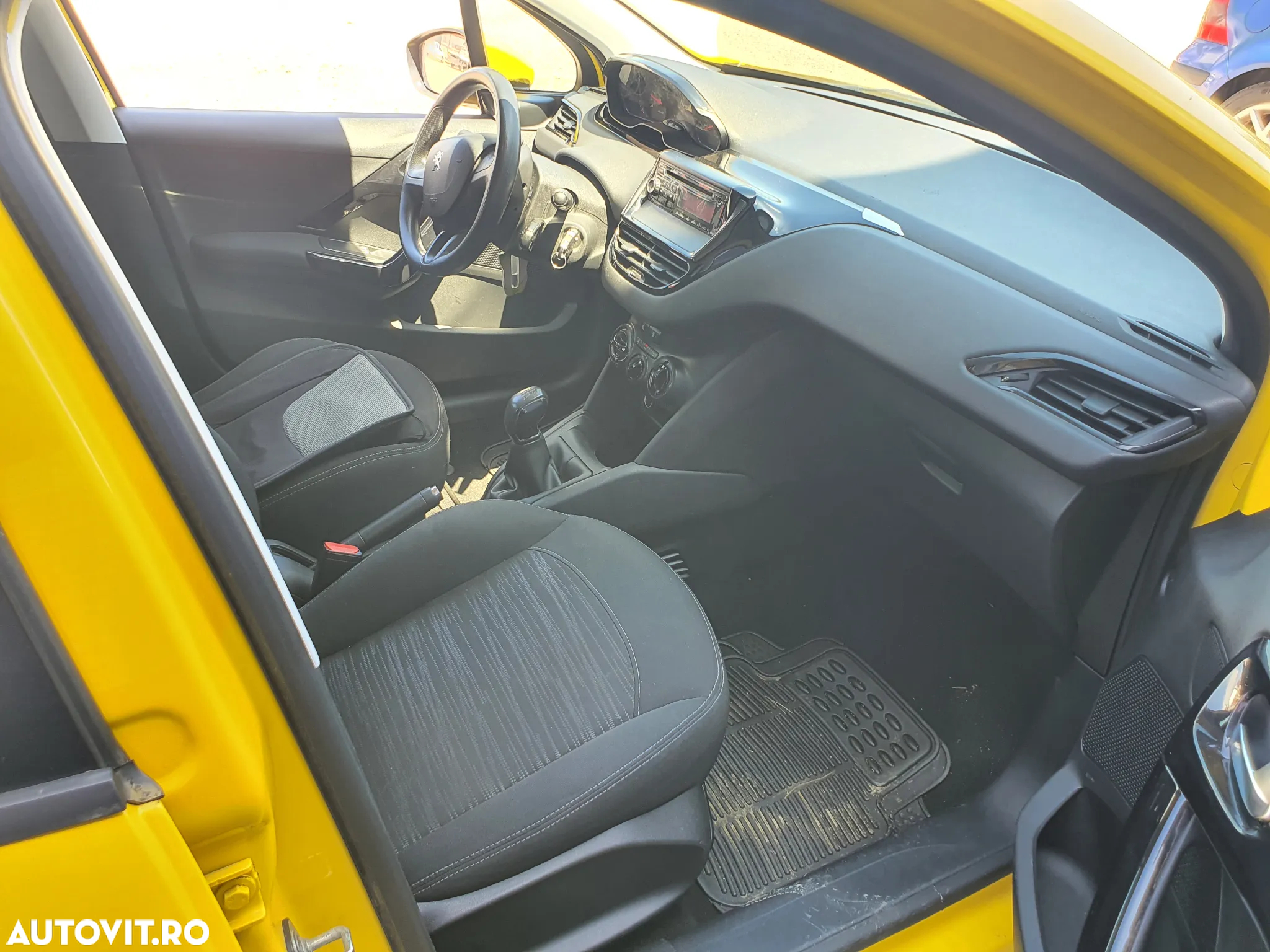 Peugeot 208 - 3