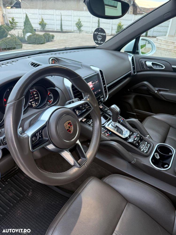 Porsche Cayenne - 14