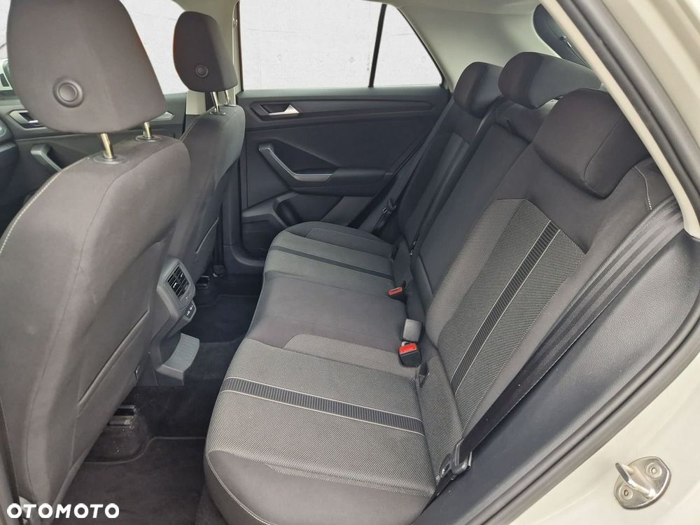 Volkswagen T-Roc - 13