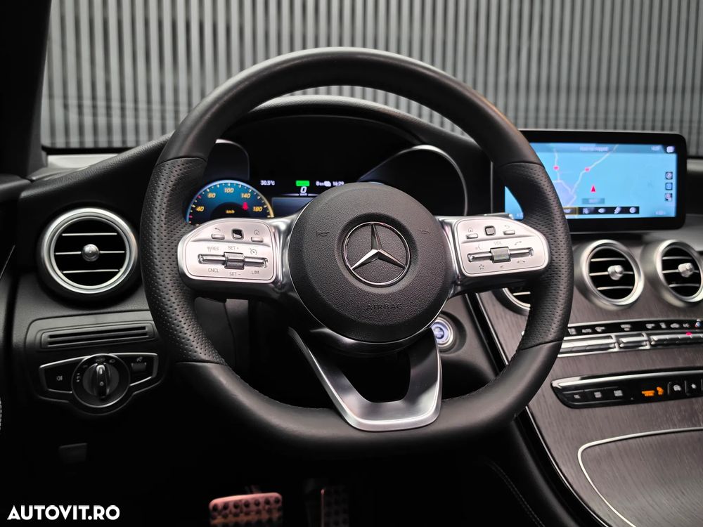 Mercedes-Benz GLC 300 e 4Matic 9G-TRONIC AMG Line Plus - 26