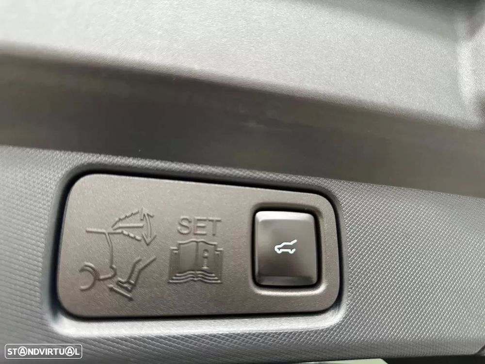 Ford Mustang Mach-E - 13