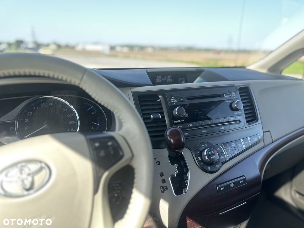 Toyota Sienna 3.5 V6 XLE AWD - 21