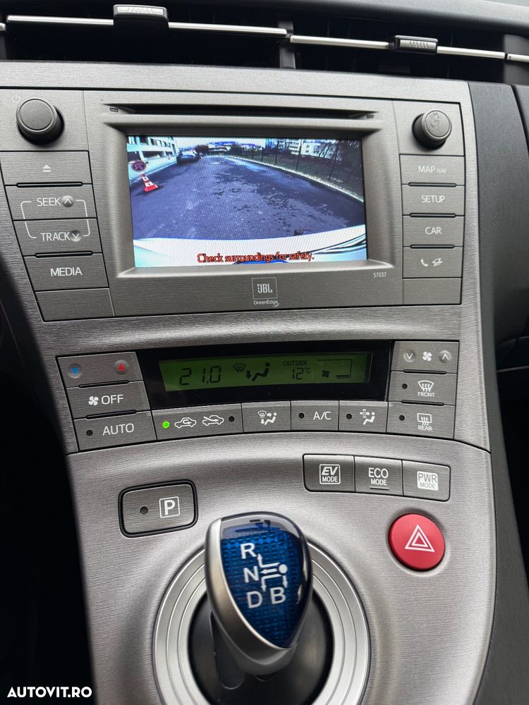 Toyota Prius Sol Plus - 16