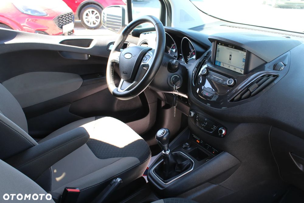 Ford Tourneo Courier 1.0 EcoBoost S&S Titanium - 22