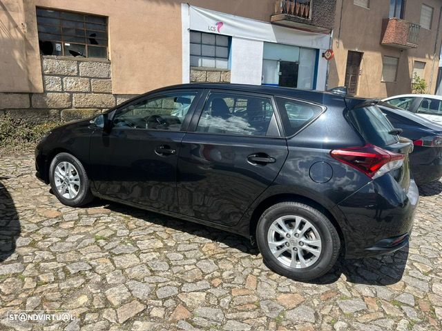 Toyota AURIS - 1