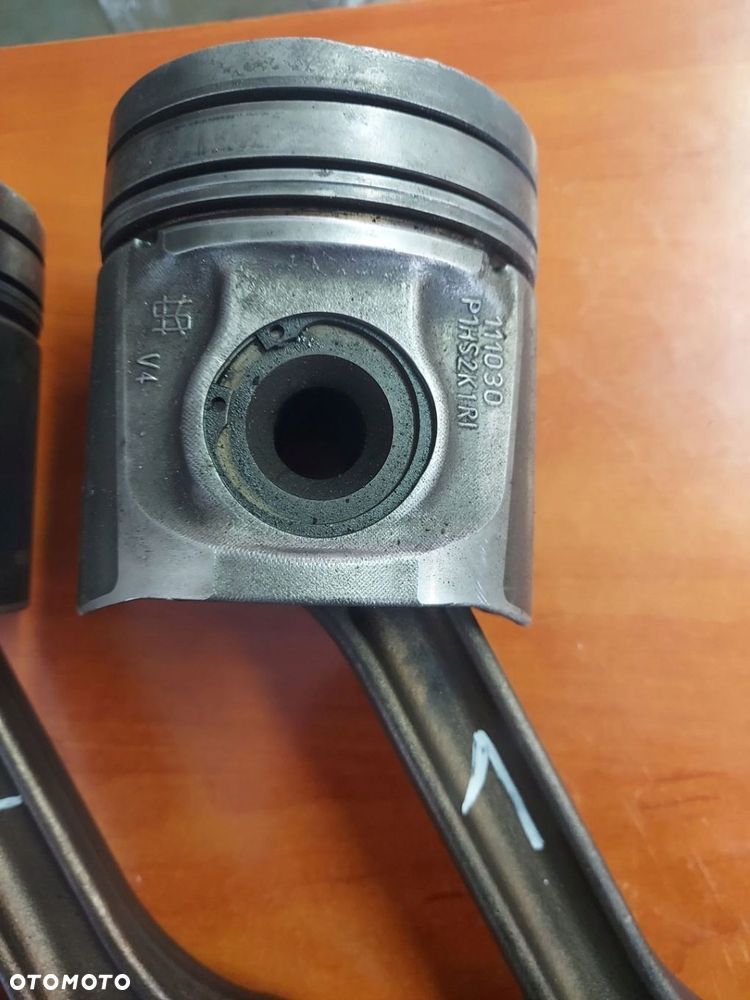 TŁOK  KORBOWÓD SILNIKA 84 CTA-4V MASSEY FERGUSON 8680 2011R - 3