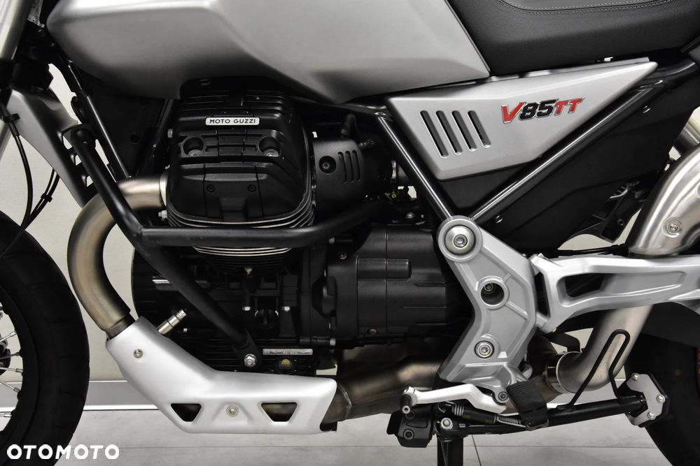 Moto Guzzi V85 - 25
