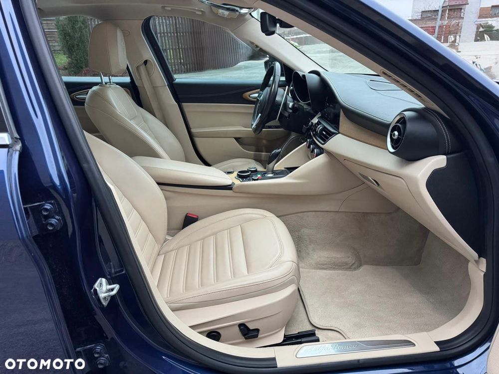 Alfa Romeo Giulia 2.0 Turbo 16V AT8-Q4 Veloce Ti - 17