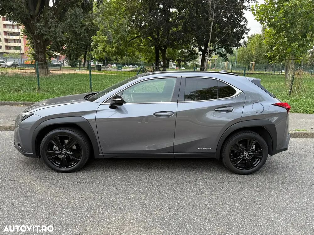 Lexus UX 250h FWD Executive - 4