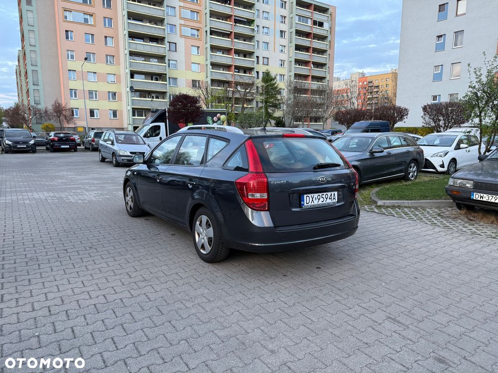 Kia Ceed 1.6 CVVT Dream-Team Edition - 9