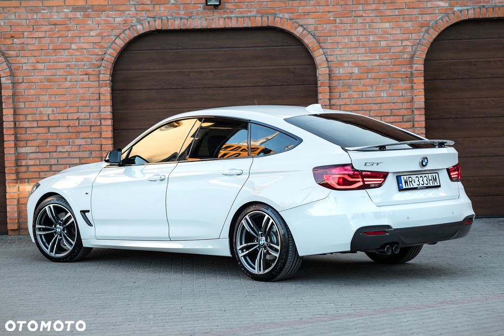 BMW 3GT 330i xDrive M Sport - 10