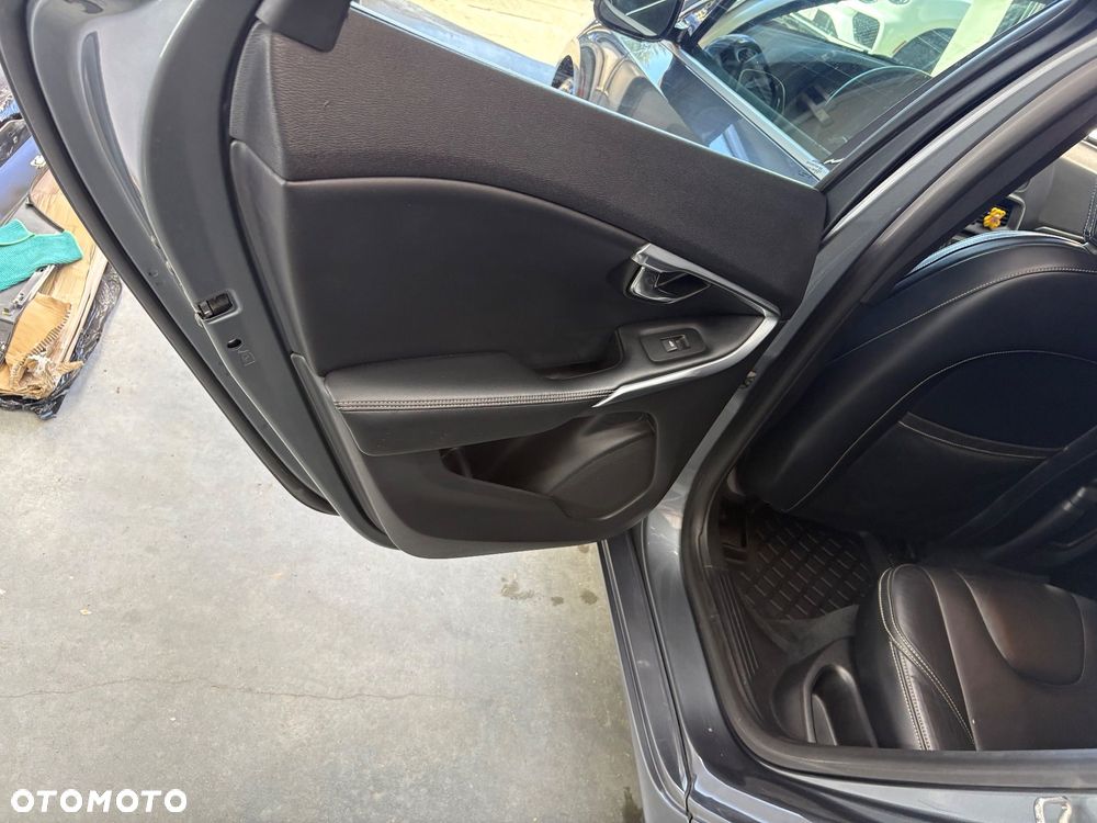 Volvo V40 D4 RDesign - 13