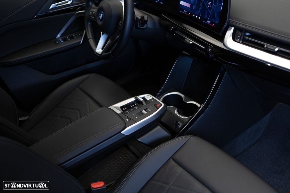 BMW iX1 eDrive20 xLine - 11