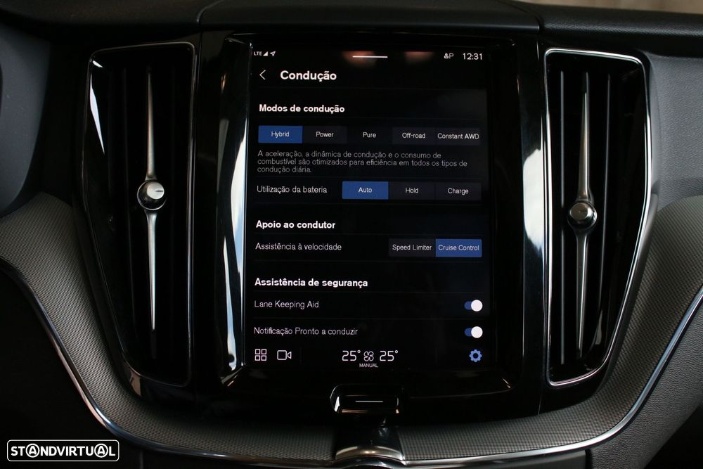 Volvo XC 60 2.0 T6 PHEV Plus Dark AWD — fotografia 18