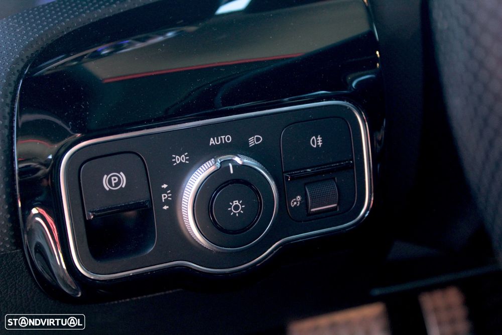 Mercedes-Benz A 180 7G-DCT AMG Line - 21