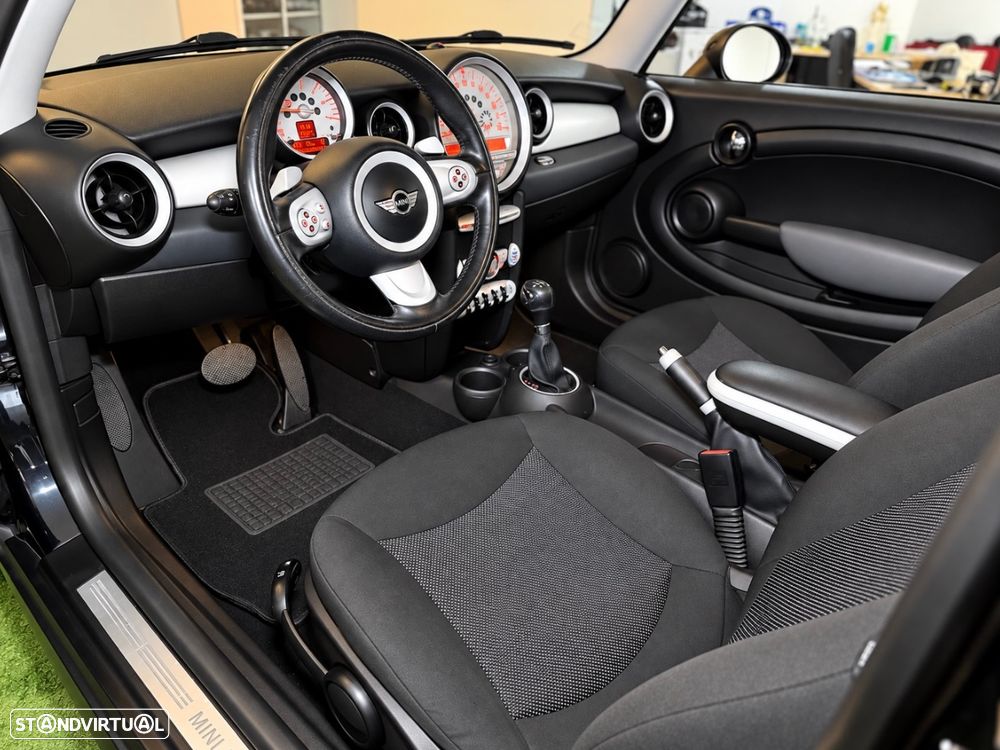 MINI 3 Portas Cooper D Auto - 13