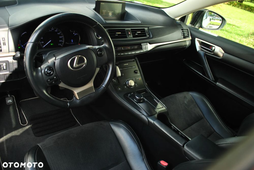 Lexus CT 200h Black - 16