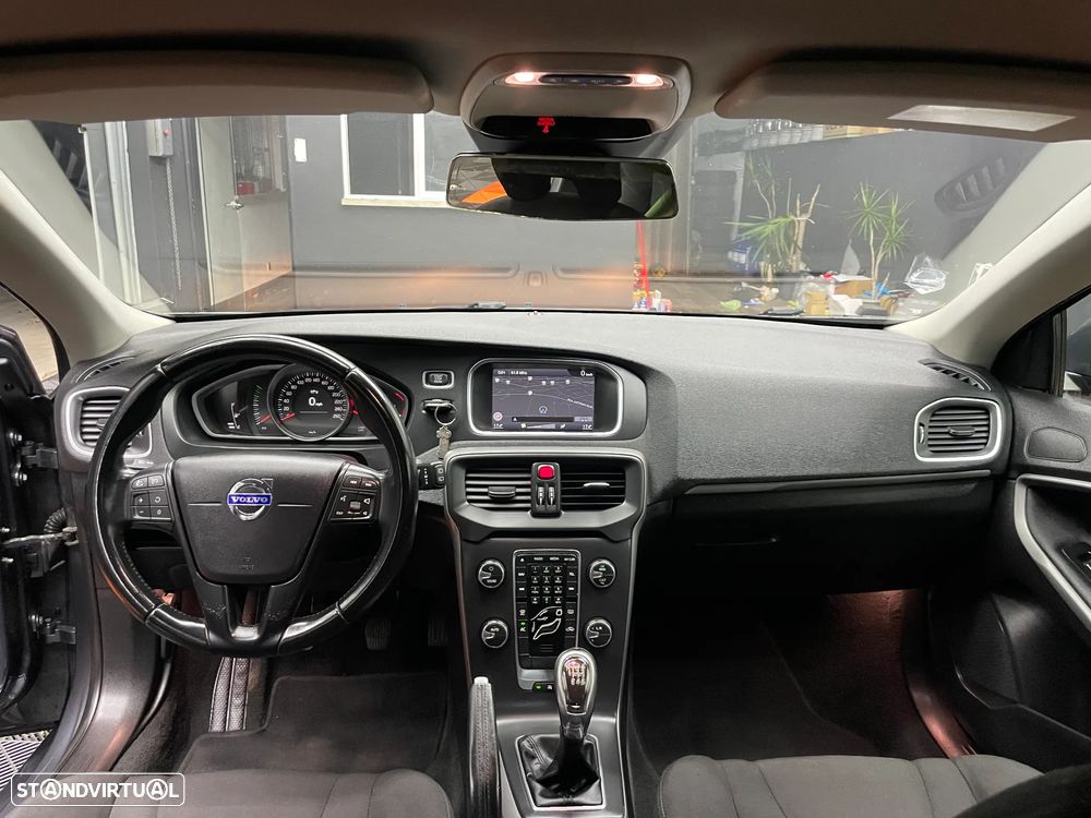 Volvo V40 1.6 D2 Momentum Eco - 7