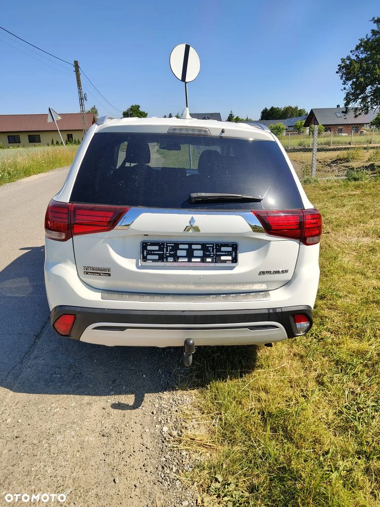 Mitsubishi Outlander - 4