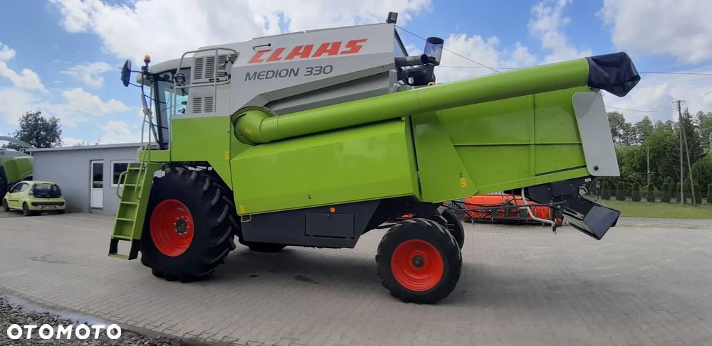 Claas Medion 330 - 8