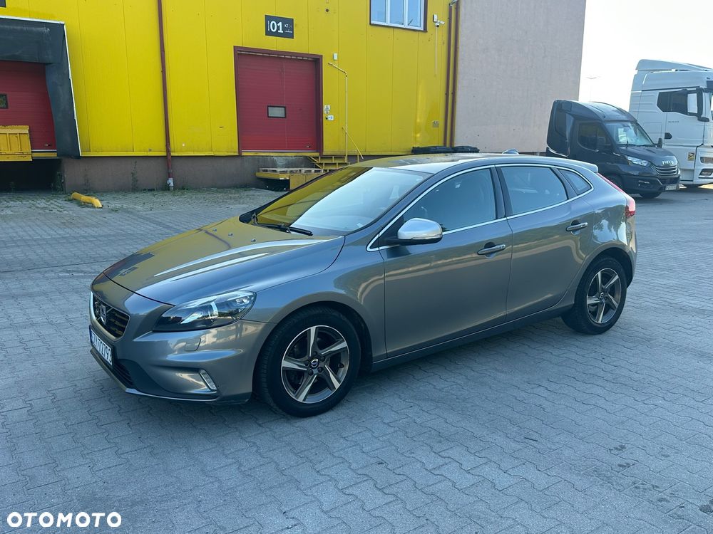 Volvo V40 D2 Drive-E R-Design Momentum - 1