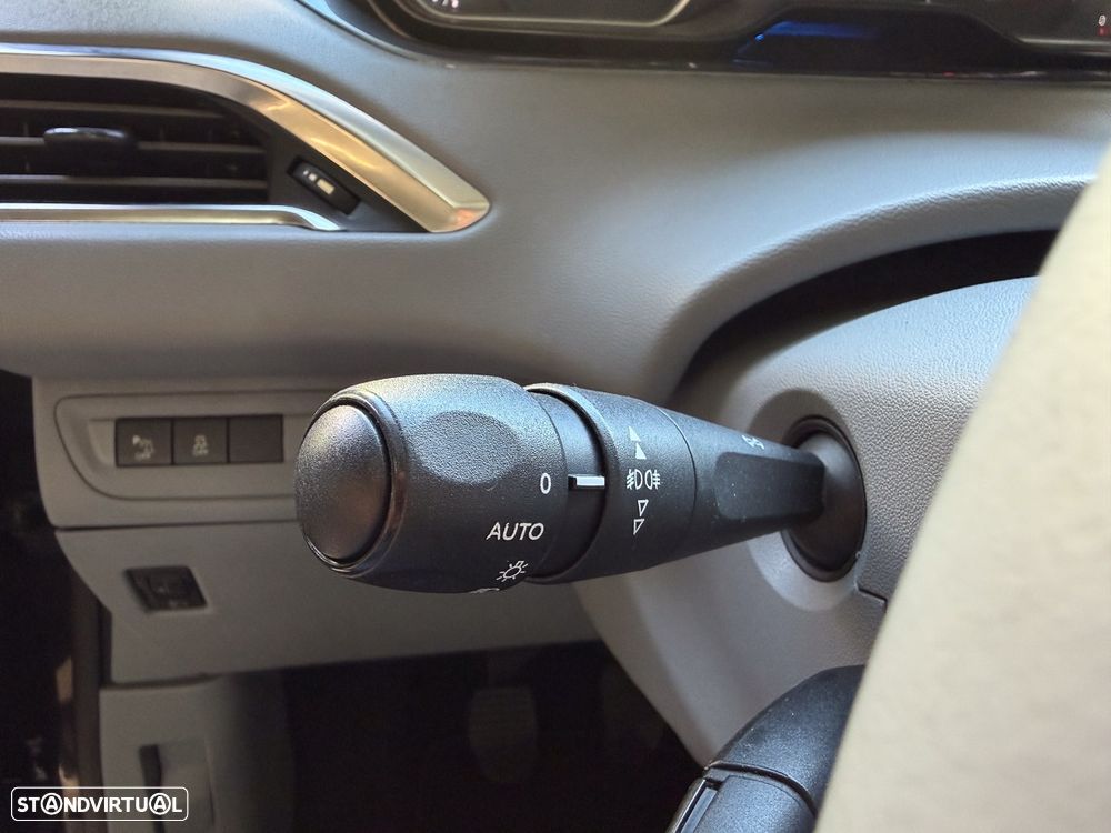 Peugeot 208 1.4 VTi Allure - 23