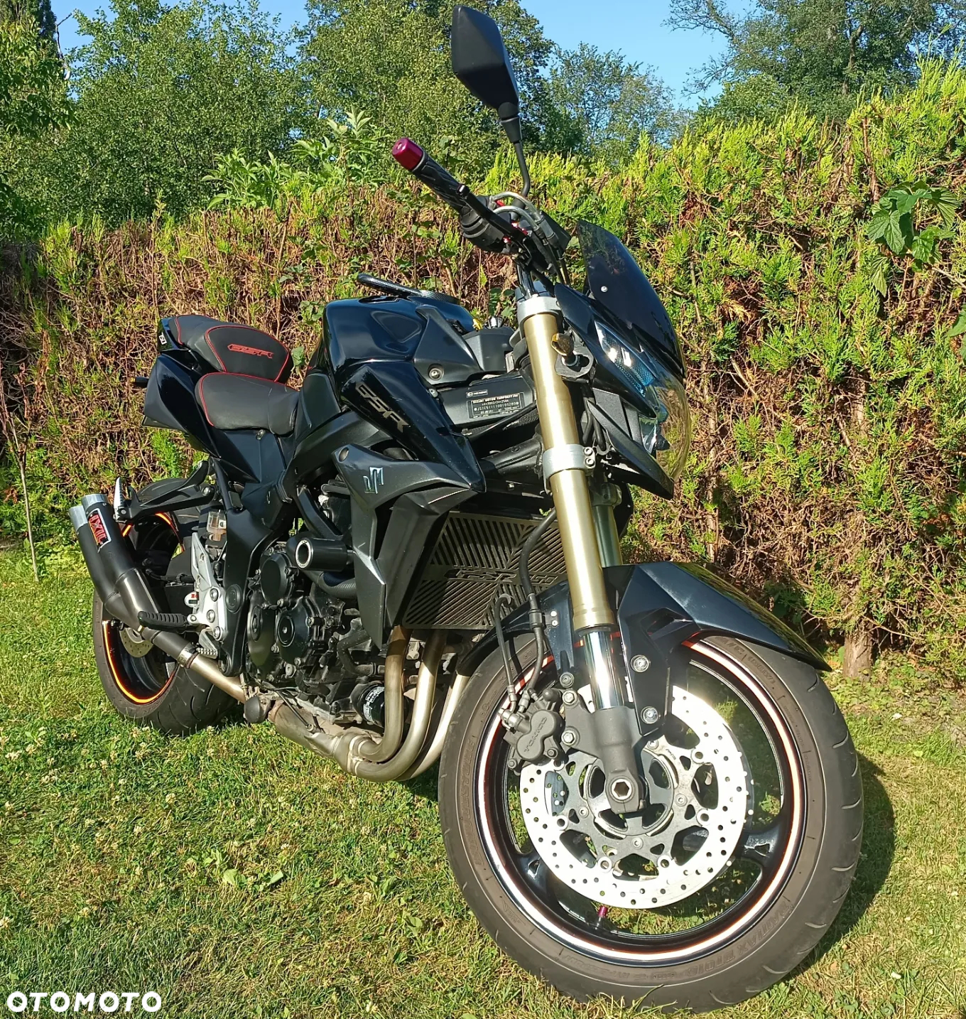 Suzuki GSR - 4