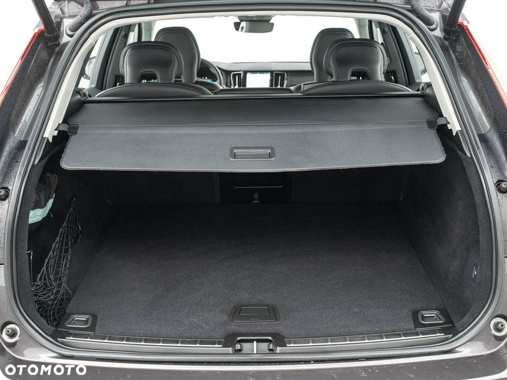 Volvo XC 60 B4 B Plus Dark - 28