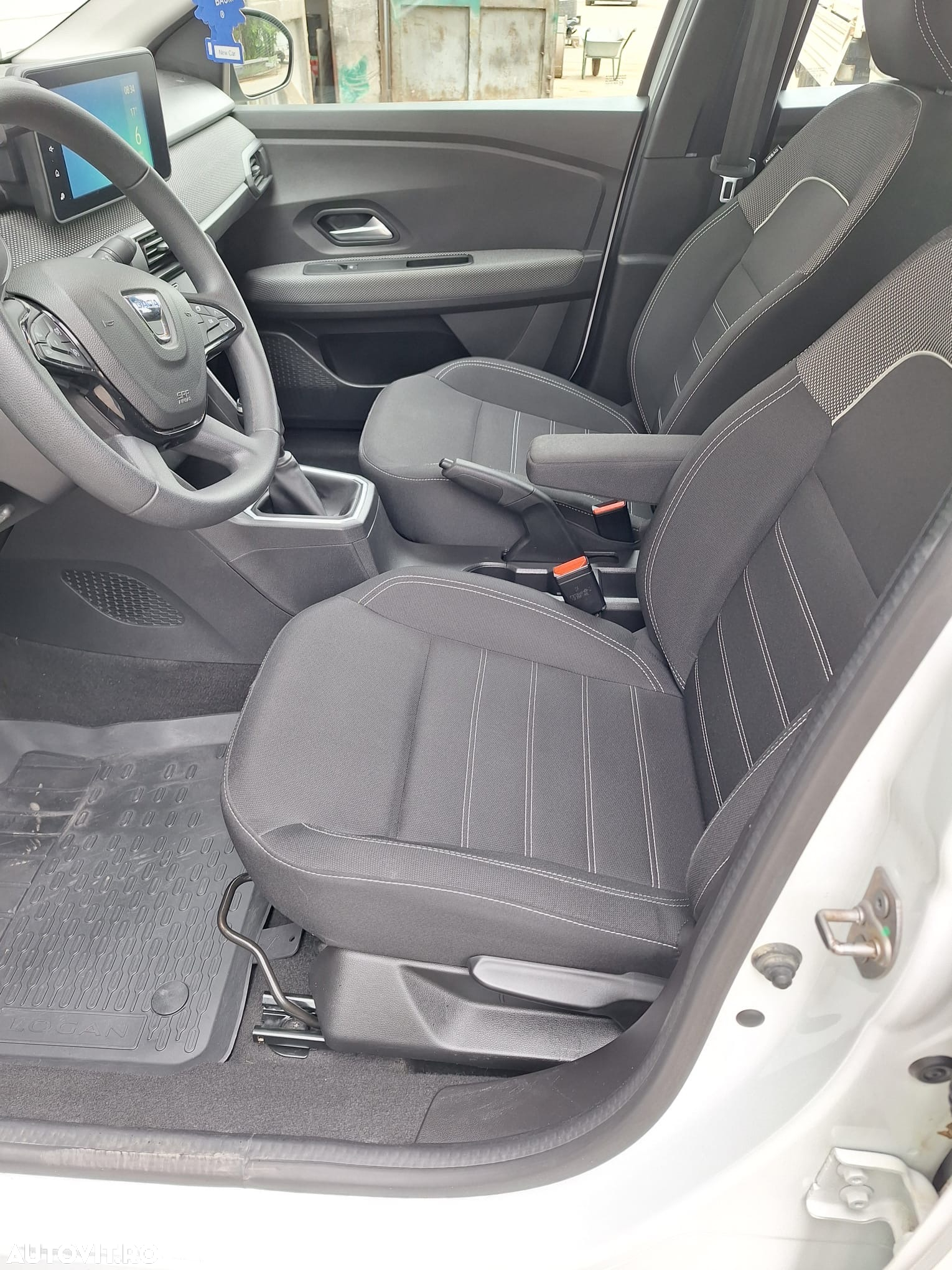 Dacia Logan TCe 90 MT6 Comfort - 11
