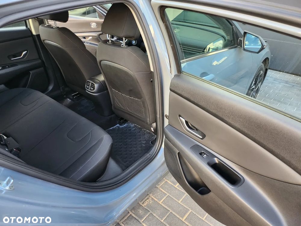 Hyundai Elantra 1.6 Smart - 24