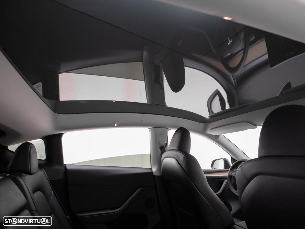 Tesla Model Y Long Range Dual Motor AWD - 13