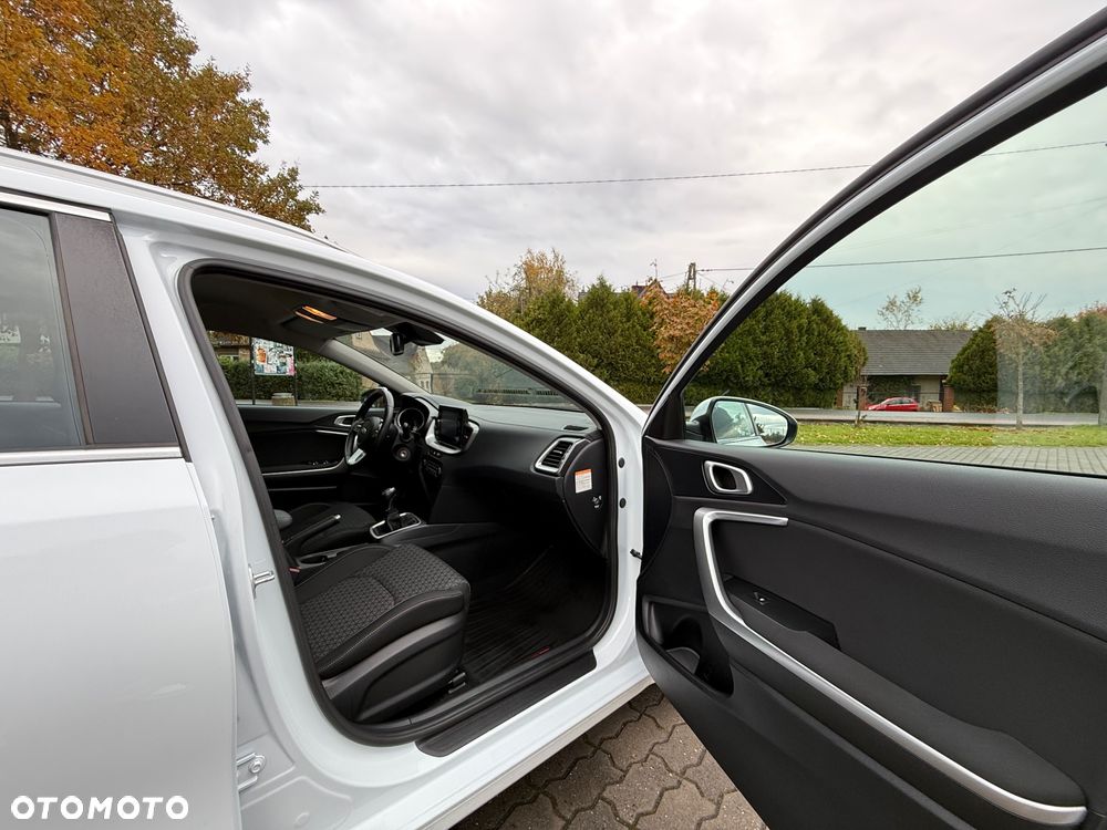 Kia Ceed 1.6 CRDi SCR L Business Line Plus - 24