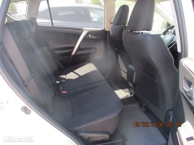 Toyota RAV4 2.0 D-4D Active - 12