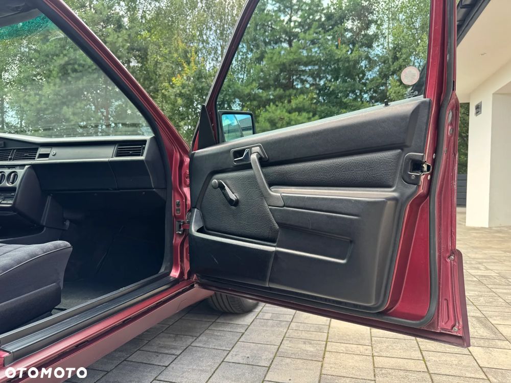 Mercedes-Benz W201 (190) - 24