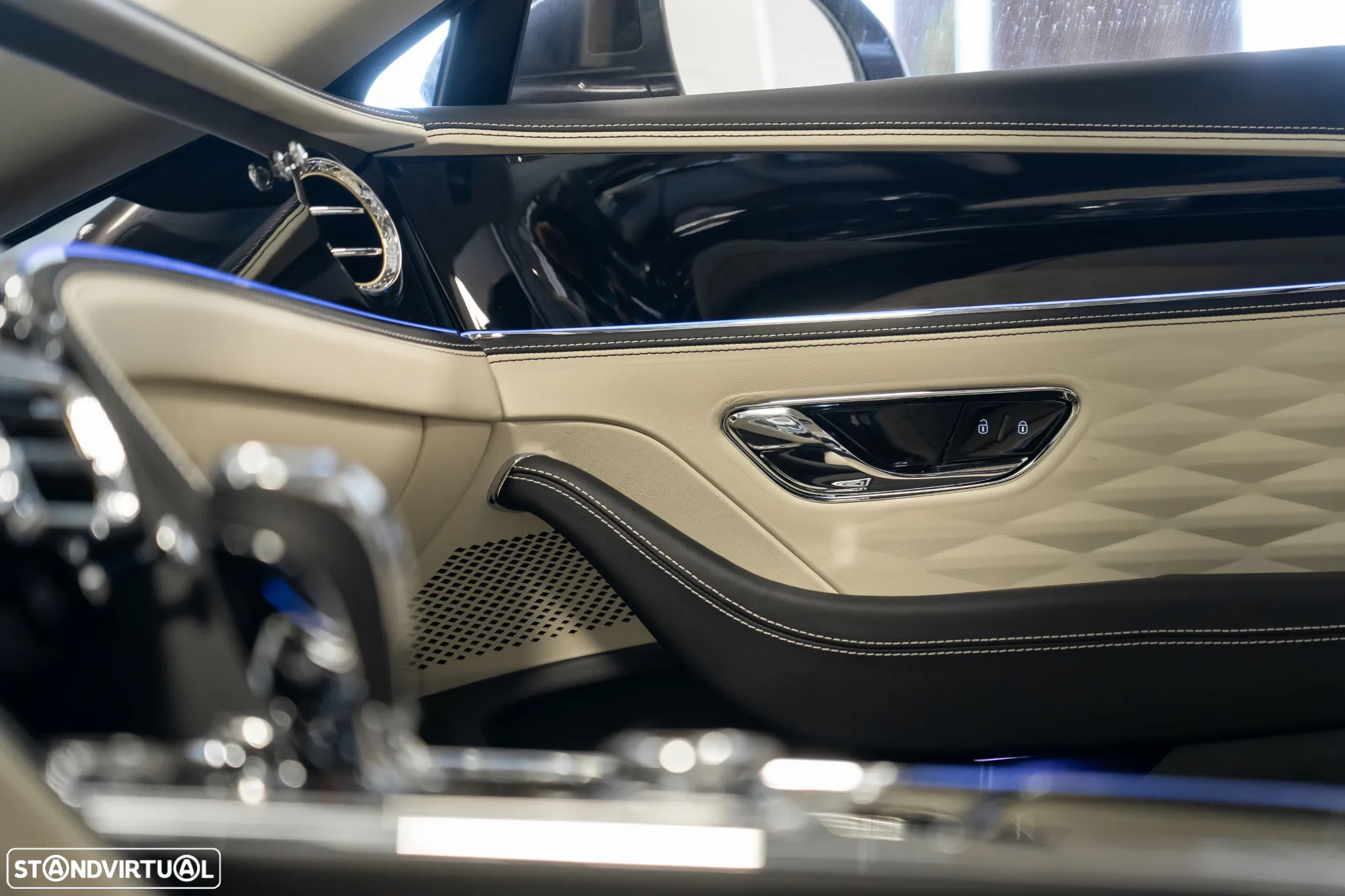 Bentley Flying Spur V8 Azure - 17