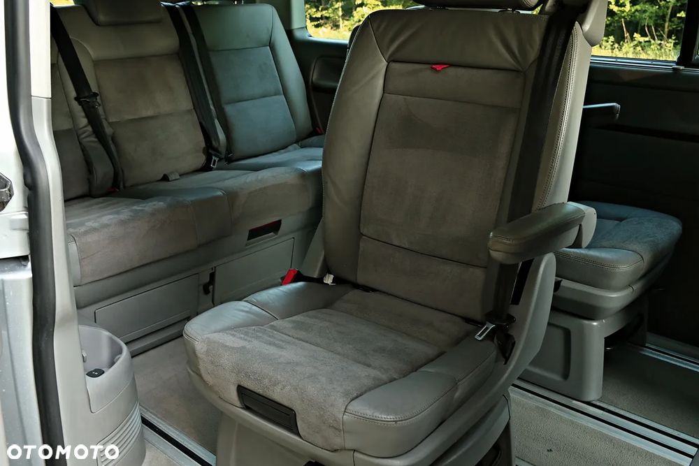 Volkswagen Multivan - 12