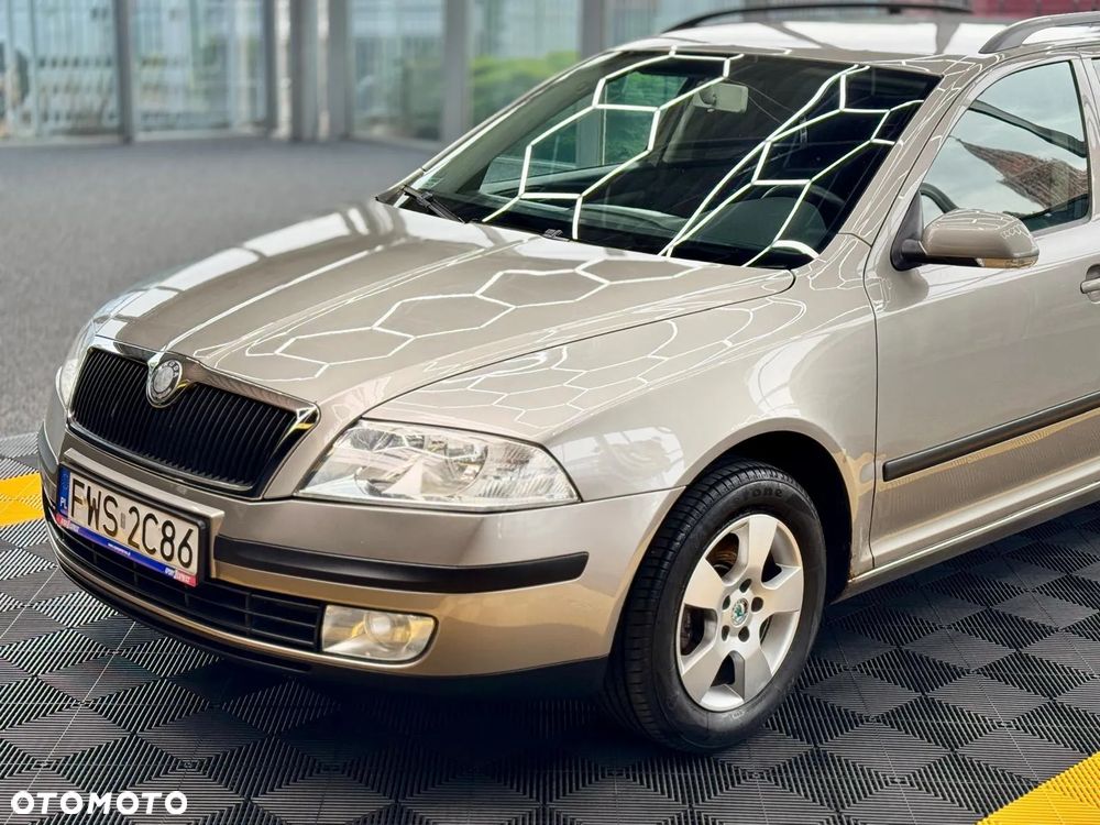 Skoda Octavia 1.6 Combi Ambiente - 6