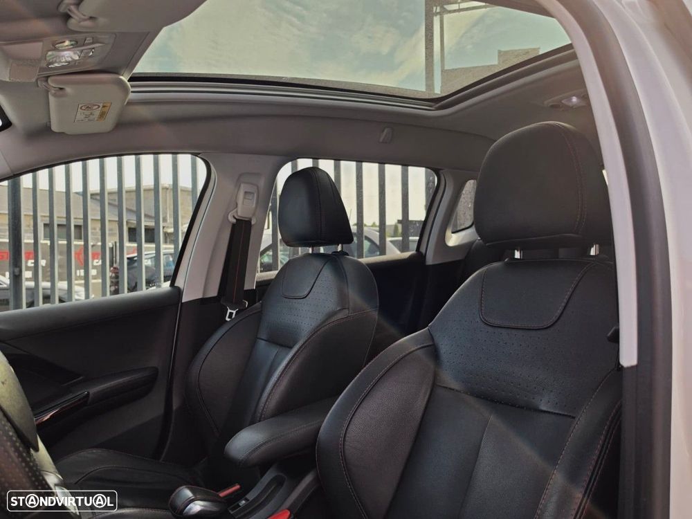 Peugeot 2008 1.6 BlueHDi GT Line - 37
