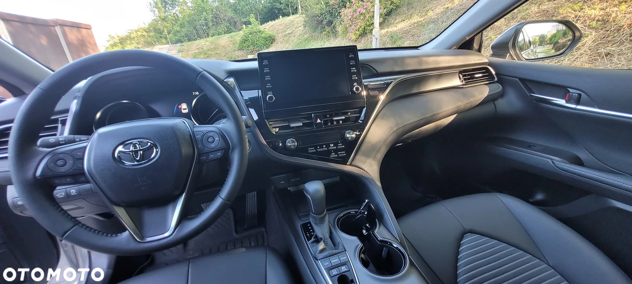 Toyota Camry 2.5 Hybrid Prestige CVT - 3