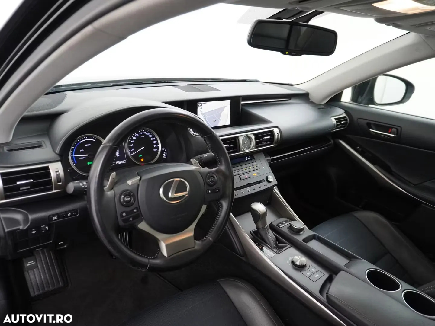 Lexus Seria IS 300h - 19