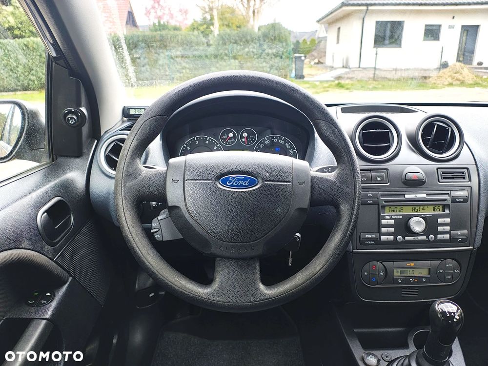 Ford Fiesta 1.3 Ambiente - 25