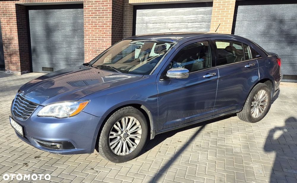 Chrysler 200 - 9