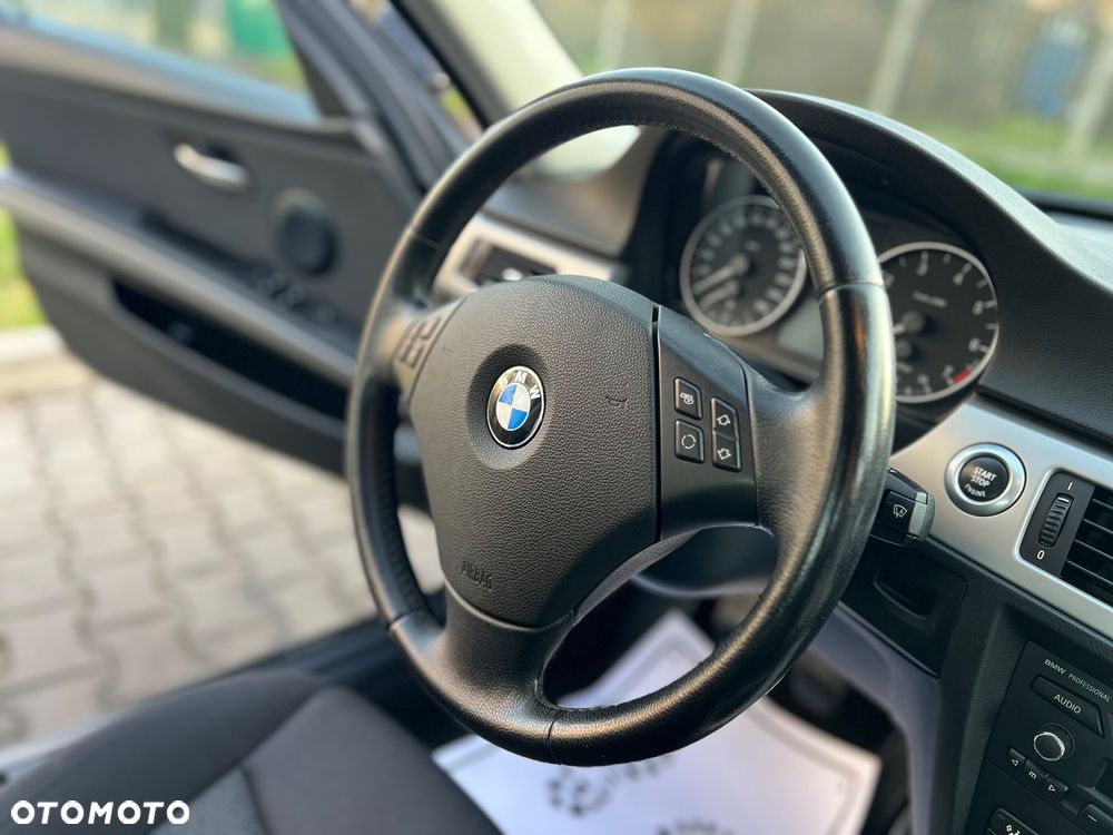 BMW Seria 3 - 33