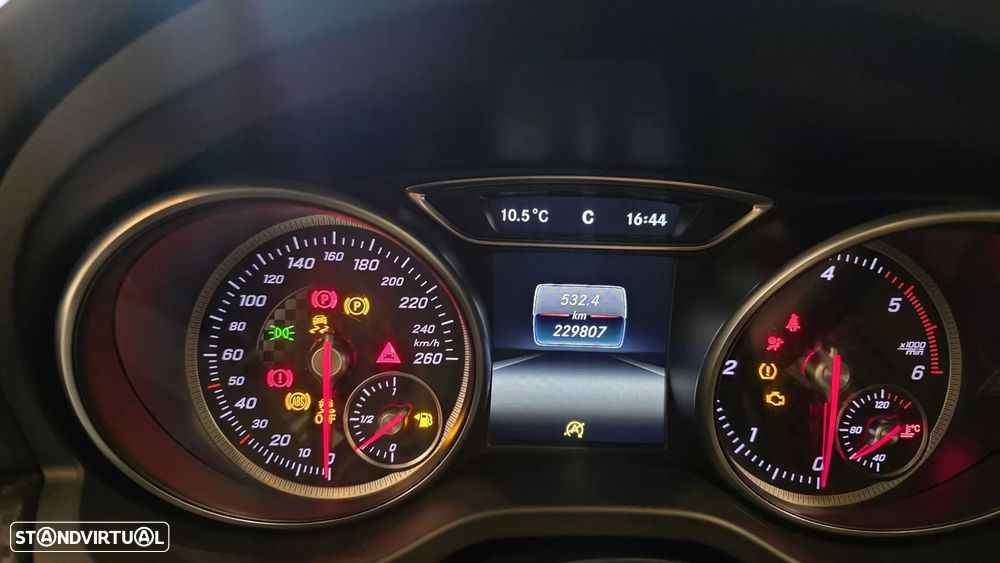 Mercedes-Benz A 200 d AMG Line - 37