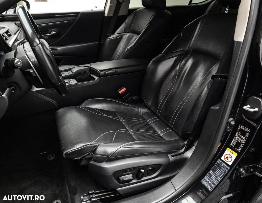 Lexus Seria ES 300h 2.5 TNGA HV 25H- 4X2 CVT Executive - 14