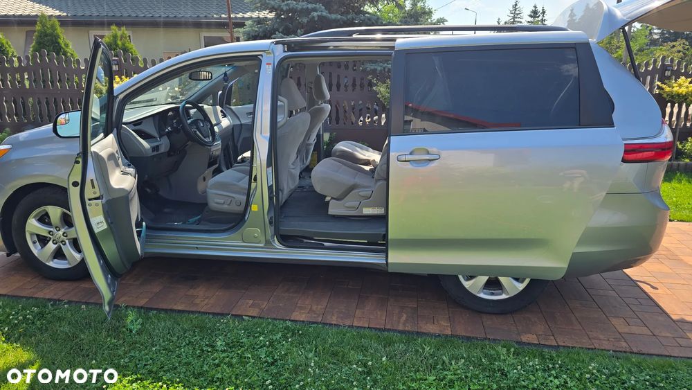 Toyota Sienna - 11